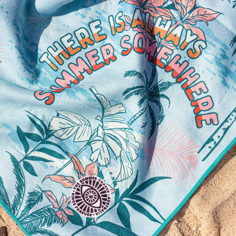 Junior-sized beach towel in hawaiian pattern The Summer Chaser